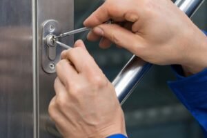 Emergency locksmith miami fl 300x200